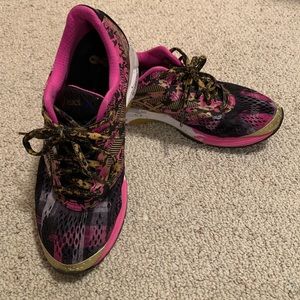 Asics Gel Noosa Tri 10 Cancer Awareness Pink Black Gold 8.5 EUC